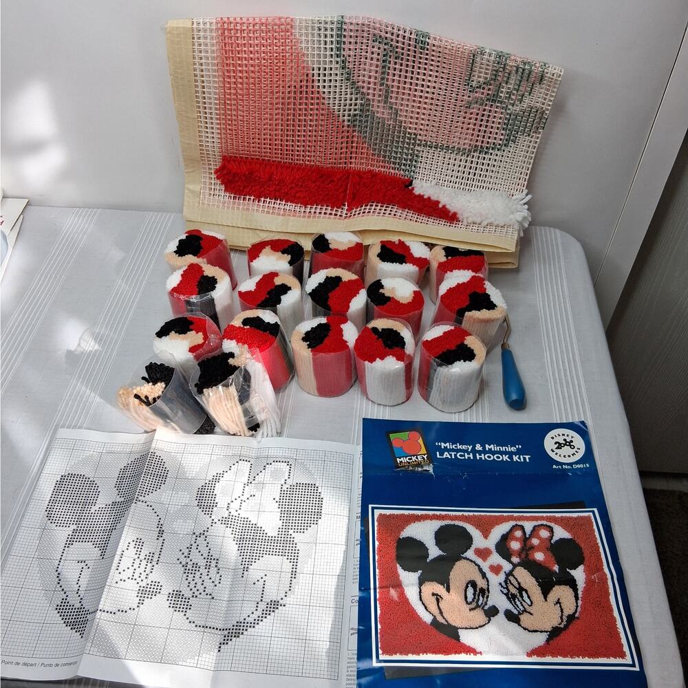 Caron Started Latch Hook Kit Mickey‎ & Minnie Mouse True Love 20" x 30" Rug